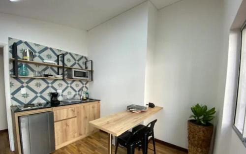 La Aguacatala Apartment | Apartamento cerca al centro comercial Santafé A105 By Roots Rentals