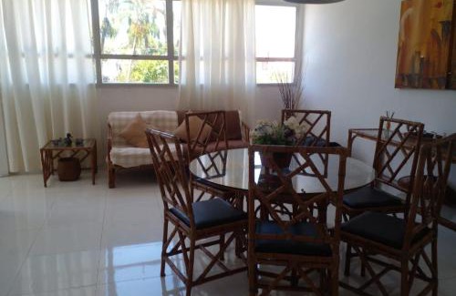 Jardim Praiano Apartment | Apartamento com 4 quartos, uma quadra da Praia Enseada, Guarujá