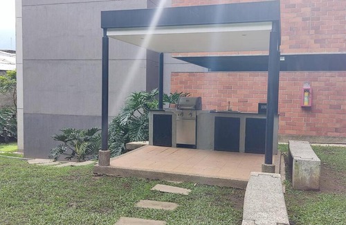 Sabaneta Apartment | Apartamento con piscina, frente a CC Mayorca