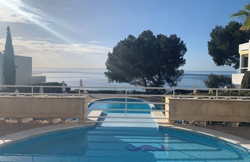 Illetas Apartment | Apartamento con Vistas y Acceso al mar y Piscina