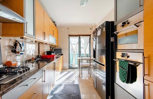 Santa Iria de Azoia Apartment | Apartamento Deluxe 3 bedroom