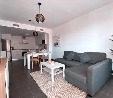 Roques Daurades Apartment | Apartamento en la playa con vistas al mar