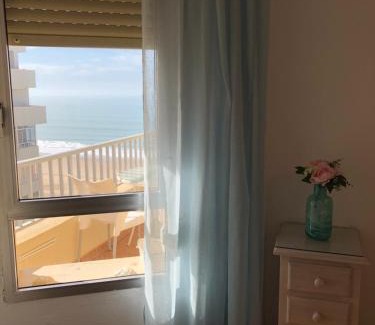 Cadiz Apartment | Apartamento La Mar de Cerca. Terraza vistas Mar. 1ª Linea Playa
