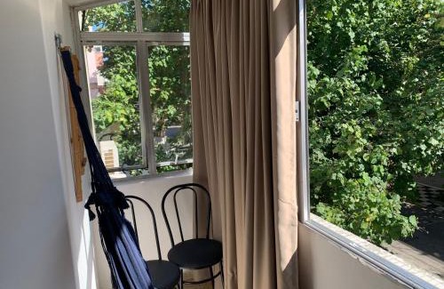 Asturias Apartment | Apartamento Praia das Astúrias, 2 minutos de caminhada para praia, piscina, garagem demarcada, cama Queen