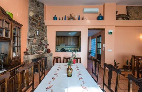 Villamiel House | Apartamentos & Casa Rural Boada con Jardin Interior y Barbacoa