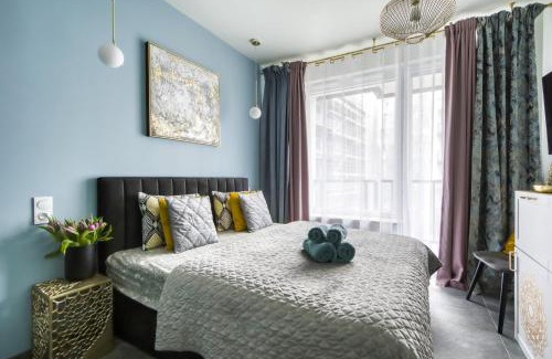 Marymount Apartment | Apartamenty MetroPark Krzemieniecka-Lux-next metro Słodowiec 10 min to center, free parking on the street