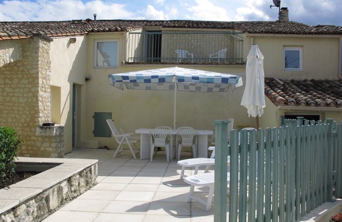 Bellevigne Apartment | Apartement Ruisseau - a light and airy property beside pool.