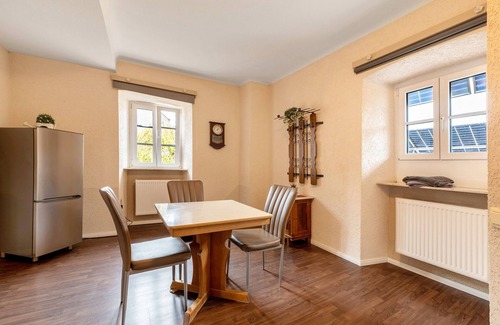 Thaleischweiler-Froschen Apartment | Apartment '8' with Shared Garden and Wi-Fi