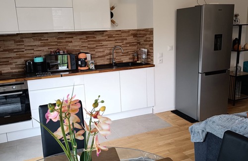 Saint-Remy-les-Chevreuse Apartment | Apartment 'Chez Sibylle Chevreuse Saclay' with Balcony, Wi-Fi and Air Conditioning