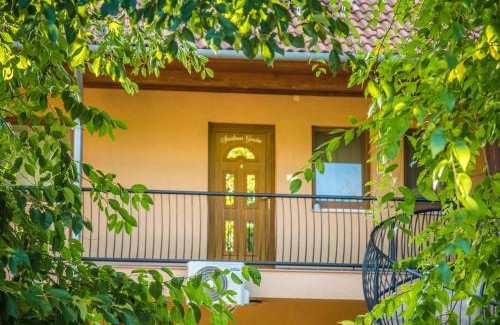 Cserkeszolo Apartment | Apartman Garden