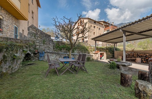 Sant Llorenc de Morunys Apartment | Apartment 'Vall' with Mountain View, Shared Garden and Wi-Fi