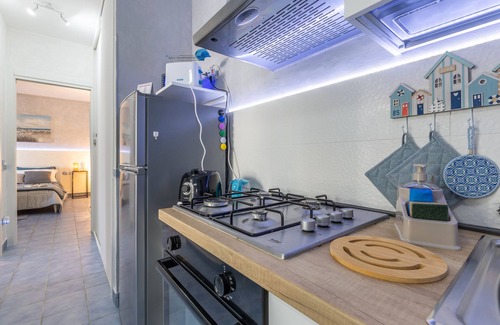 Ispica Apartment | Apartment 'D R Holiday Home' with Private Garden close to the sea