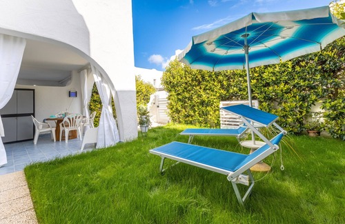 Ispica Apartment | Apartment 'D R Holiday Home' with Private Garden close to the sea