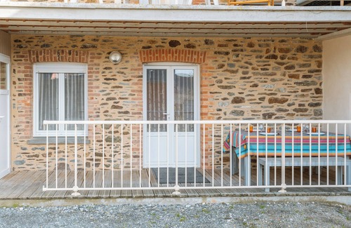 Saint-Benoit-des-Ondes Apartment | Apartment 'Grain De Sable' with Private Terrace and Wi-Fi