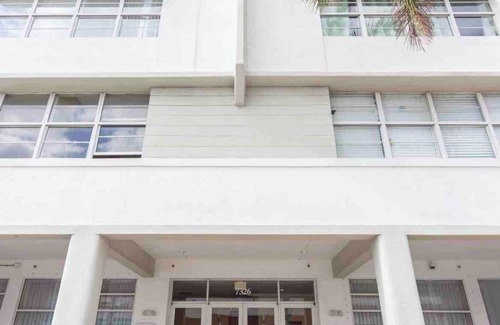 North Beach Apartment | Apartment 1 block from the beach