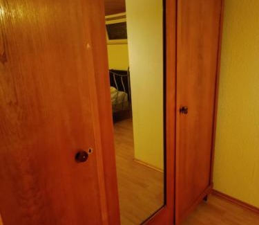 Buchholz-Kleefeld Apartment | Apartment 120 qm, max 9 person, 24 H Check-in,Tv,Internet,Küche, Bad, freeparking,im Keller, VIP Shuttle Service