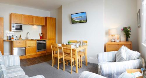 Muston House | Apartment 18, The Moorings - Right on the front - Beautifully furnished - Light bright and Airy