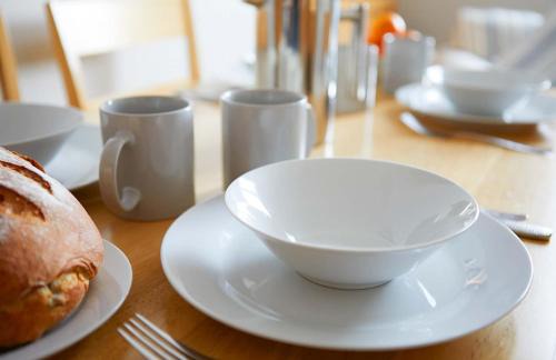 Muston House | Apartment 18, The Moorings - Right on the front - Beautifully furnished - Light bright and Airy