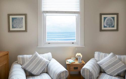 Muston House | Apartment 18, The Moorings - Right on the front - Beautifully furnished - Light bright and Airy