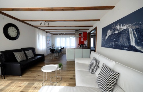 Boenigen Apartment | Apartment 2. Lakeside property. Amazing Views, balcony & garden.