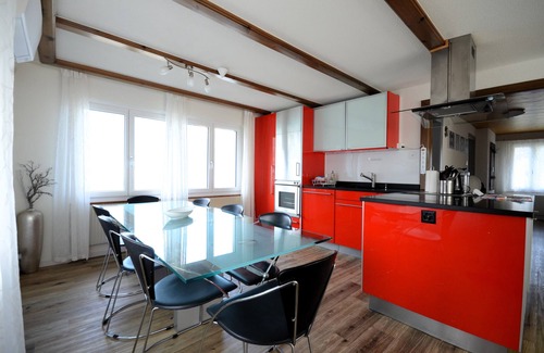 Boenigen Apartment | Apartment 2. Lakeside property. Amazing Views, balcony & garden.