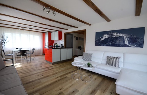 Boenigen Apartment | Apartment 2. Lakeside property. Amazing Views, balcony & garden.
