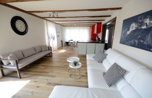 Boenigen Apartment | Apartment 2. Lakeside property. Amazing Views, balcony & garden.