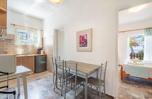 Agios Georgios Pagon Apartment | Apartment '2' with Sea View, Wi-Fi and Air Conditioning