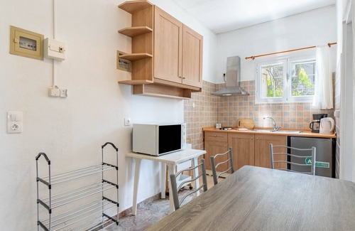 Agios Georgios Pagon Apartment | Apartment '2' with Sea View, Wi-Fi and Air Conditioning