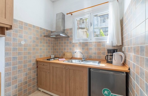 Agios Georgios Pagon Apartment | Apartment '2' with Sea View, Wi-Fi and Air Conditioning