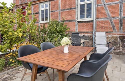 Groß Pankow Apartment | Apartment '3 Prignitz' with private terrace, shared garden and Wi-Fi