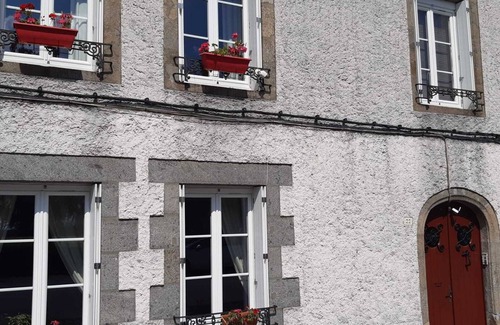 Carhaix-Plouguer Apartment | Apartment 4 a lovely 2 bed flat with garden and parking. No fees.