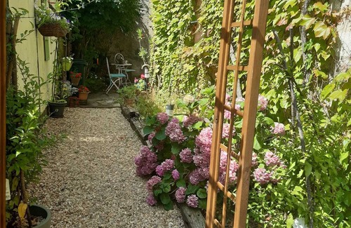 Carhaix-Plouguer Apartment | Apartment 4 a lovely 2 bed flat with garden and parking. No fees.