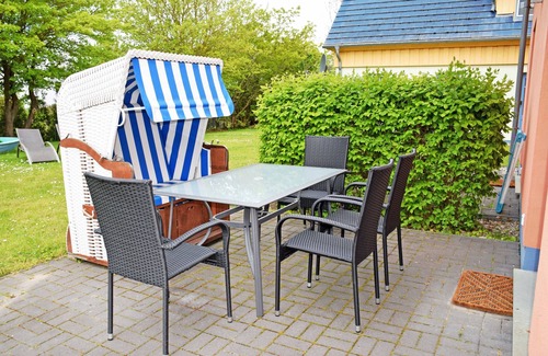 Lobbe Apartment | Apartment 4 Nixenhus with terrace - Vacation apartments on the Baltic Sea beach with