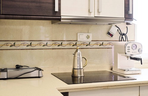 Puente Genil Apartment | Apartment '5 Caballeros' with Balcony, Wi-Fi and Air Conditioning