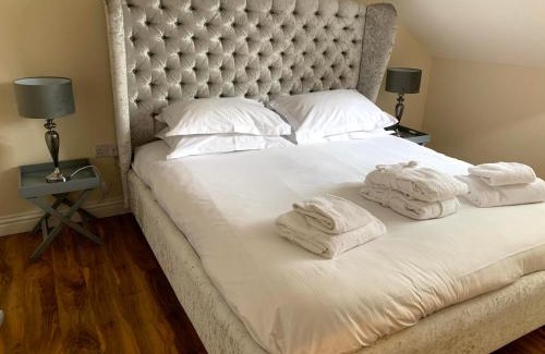 Darlington Apartment | Apartment 5 - two bedroom luxury apartment close to town, mainline rail & theatre stylish and comfortable