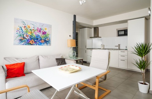 San Lorenzo Apartment | Apartment 'A Orillas Del Guadalquivir' with Balcony, Wi-Fi and Air Conditioning