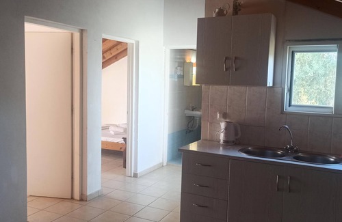 Kompi Apartment | Apartment above Peroulia beach near Koroni with taverna