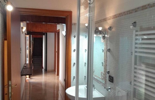 Sestri Ponente Apartment | Apartment 'Airport Station' with Balcony, Wi-Fi and Air Conditioning