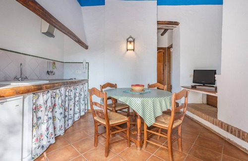 La Zubia Apartment | Apartment 'Apartamento La Cuadra' with Mountain Views, Shared Pool, and Wi-Fi