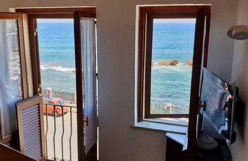 Ortigia Apartment | Apartment "Aphrodite" with terrace and sea view.