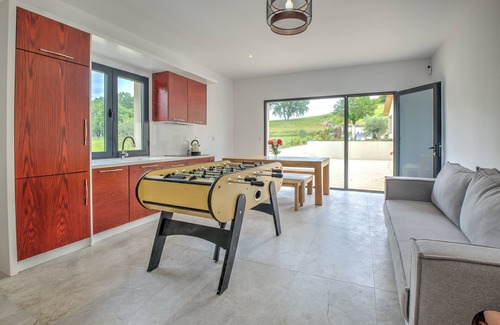 Carsac-de-Gurson Apartment | Apartment 'Appartement De Vacances Carsac 3' with Shared Pool, Shared Terrace and Shared Garden