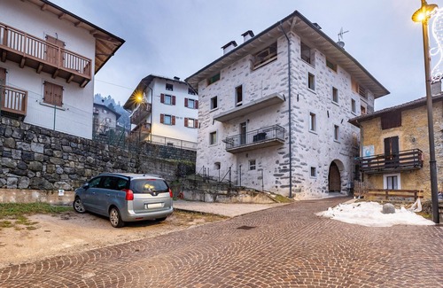 Tione di Trento Apartment | Apartment 'Appartamento Monti E Laghi' with Mountain View, Balcony and Wi-Fi