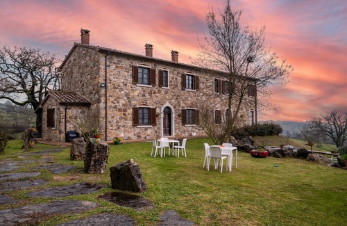 Catabbio Apartment | Apartment 'Appartamento Silver' with Shared Pool and Shared Garden