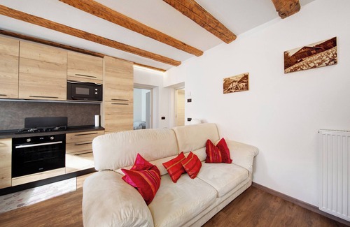 Padola Apartment | Apartment 'Appartamento Bucaneve' with Mountain View and Wi-Fi