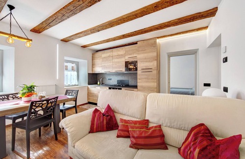 Padola Apartment | Apartment 'Appartamento Bucaneve' with Mountain View and Wi-Fi