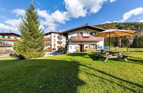 Padola Apartment | Apartment 'Appartamento M Popera' with Mountain View, Shared Garden and Wi-Fi