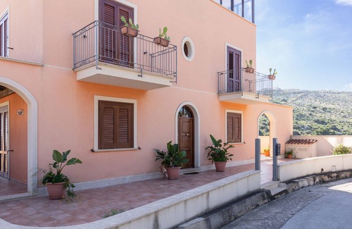 Custonaci Apartment | Apartment "Attico Custonaci" with Terrace & Wi-Fi