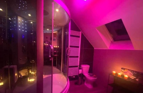 Hotton House | Apartment Au Fil de l'Eau with hot tub in Hotton