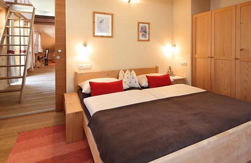 Prateria Apartment | Apartment 'Aussermahrhof Dolomit' with Mountain View, Garden & Wi-Fi